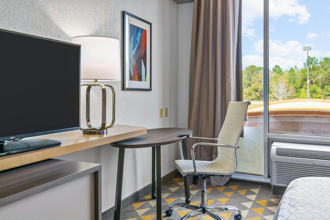 Holiday Inn Express Hotel & Suites Lucedale By Ihg Exteriör bild